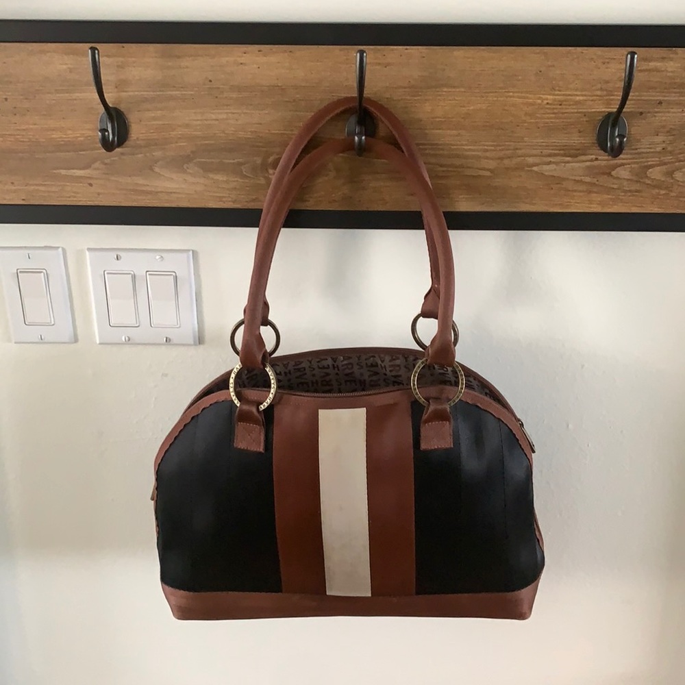 Cute Harvey’s Seatbelt Bag
